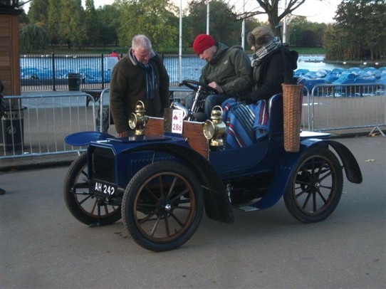 Photo:A Beeston Humber preparing to set off for Brighton from London's Hyde Park, Sunday 3rd November 2013 at about 7.45am