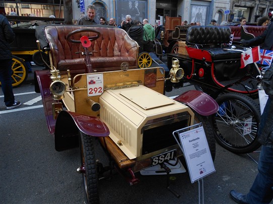 Photo:On the day before the Run, a selection of those taking part were displayed in London's Regent Street (which was closed for traffic!!). This 1904 Humberette (2 cylinder, 6.5hp) was made in Coventry by the Nottinghamshire (Beeston) based Humber Motor Co.