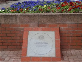 Photo:Memorial, Kirkby-in-Ashfield Council Offices