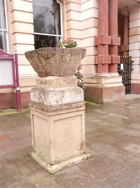 Photo:Above and Below: The Broadstone on its 'modern' plinth outside Retford Town Hall
