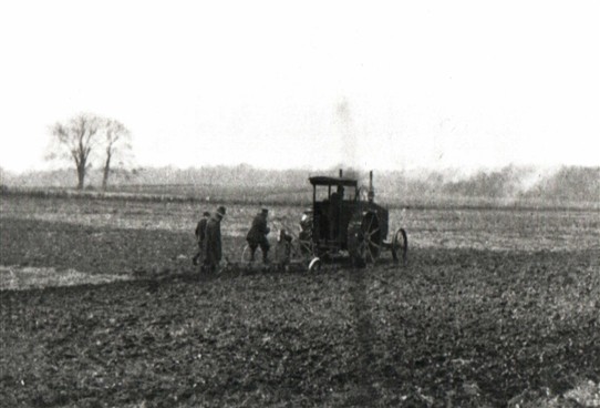 Photo:Uniformed soldiers assist with using an early tractor at Black Hills Farm, Edwinstowe