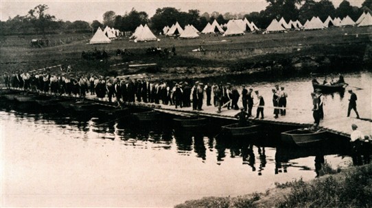 Photo:Fiskerton Camp in 1915. A pontoon bridge is being built by 211 Field Coy. Royal Engineers (probably the Newark detachment)