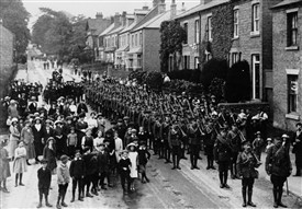 Photo:'H' Company marching to Southwell Station - 7th August 1914