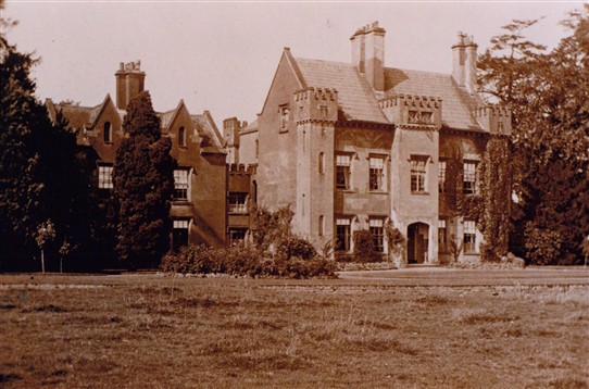 Photo:Bleasby Hall in the early 20th century