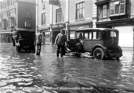 Photo:The Floods of 1932, Bridge Place, Worksop (At corner of Ryton Street looking towards Watson Road)