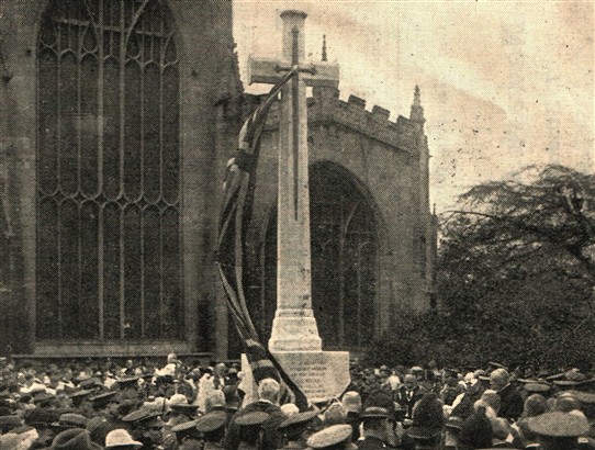 Photo:The unveiling ceremony at Newark's war memorial, 1921