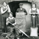 Photo:Female malt kiln workers, Newark, c.1914-18