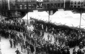 Photo:Armistice Day 1918 in Nottingham Market Place
