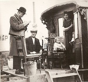 Photo:Census enumerator in action, 1901