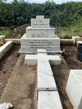 Photo:Grave of Sir Lancelot and Lady Maud