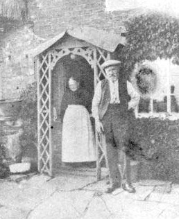 Photo:Mr & Mrs George Worley - the last people to inhabit 'Little Lunnon'
